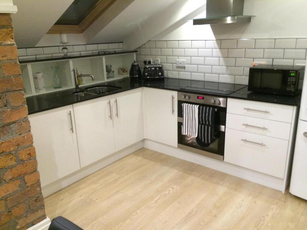 Apartment 6, 74 New Briggate - 1.JPG