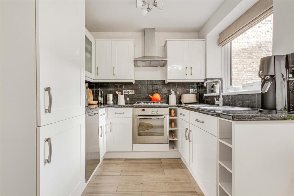 Radipole Road 50 Flat 2 Low-4.jpg