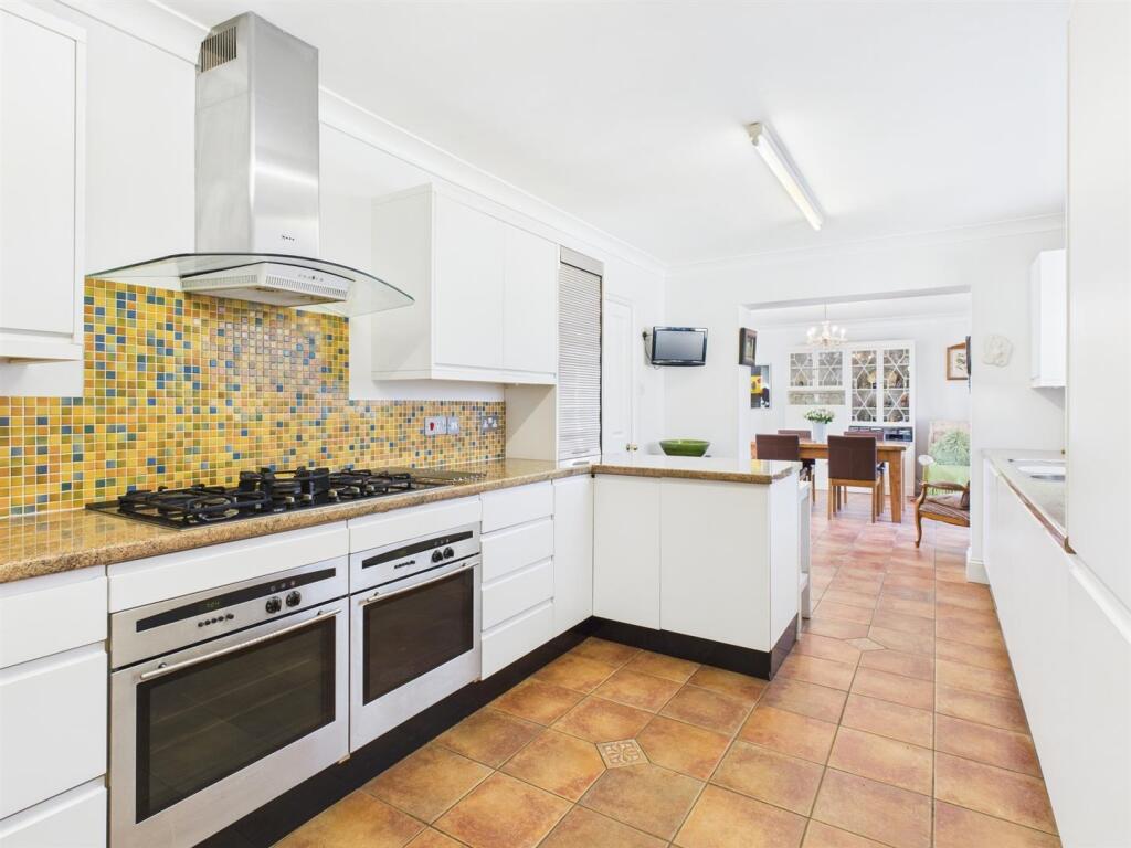 Kitchen Diner.
