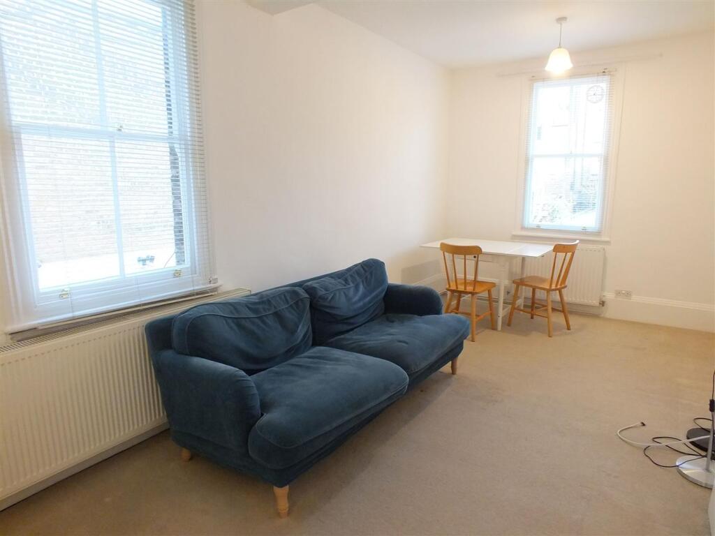 livingroom 2.jpg