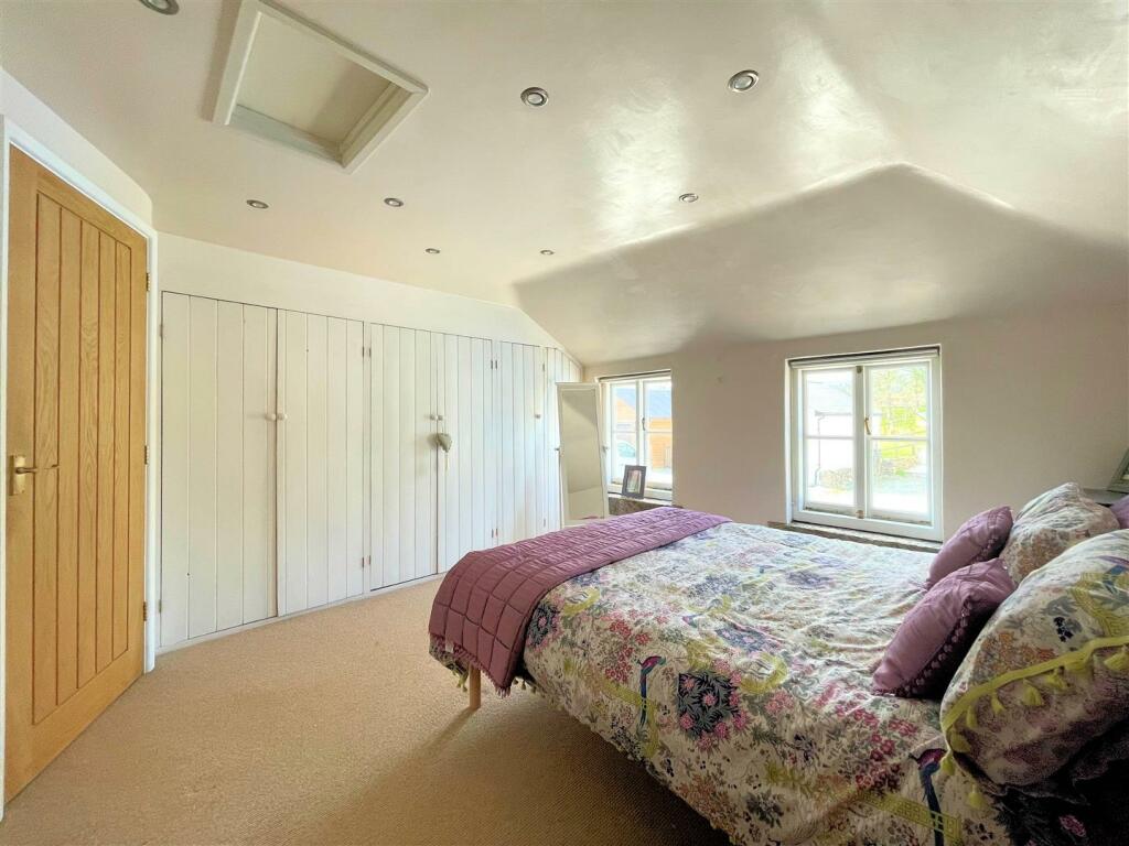 Master bedroom .jpg