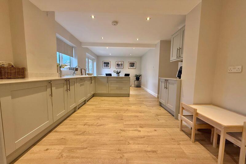 25' Kitchen/Dining Room
