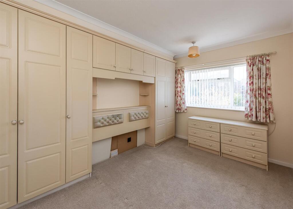 20 Brenton Road-bed1.jpg