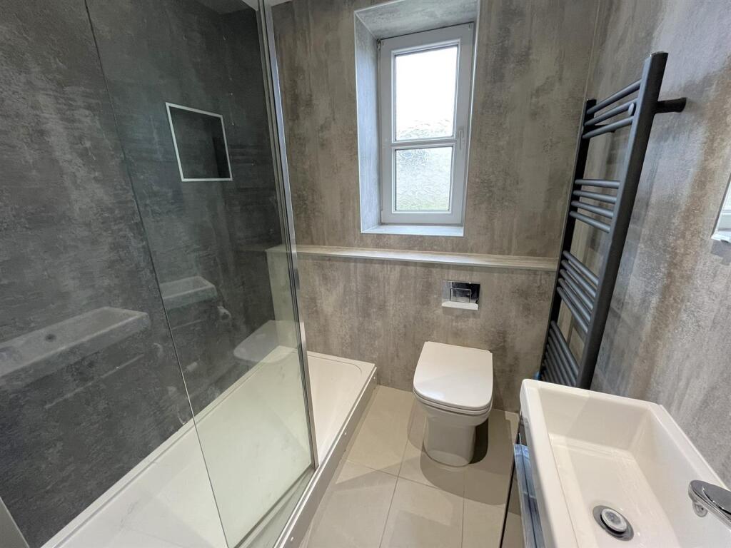 SHOWER ROOM