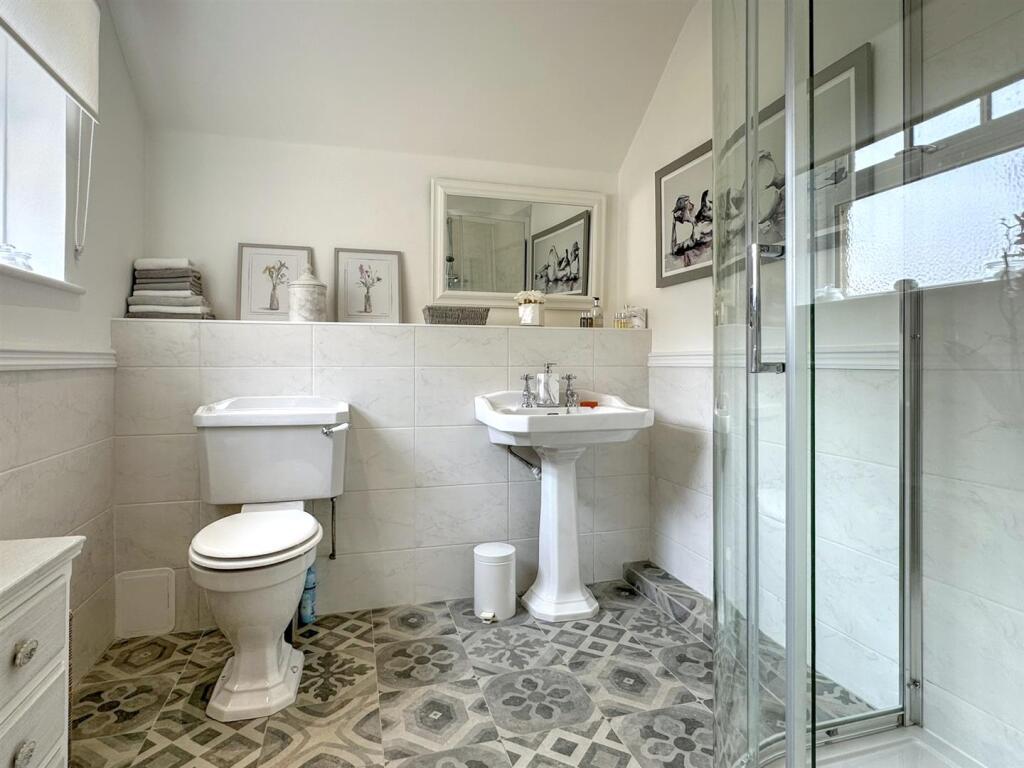 SHOWER ROOM/WC