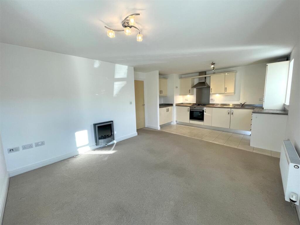 LOUNGE KITCHEN 2.jpg