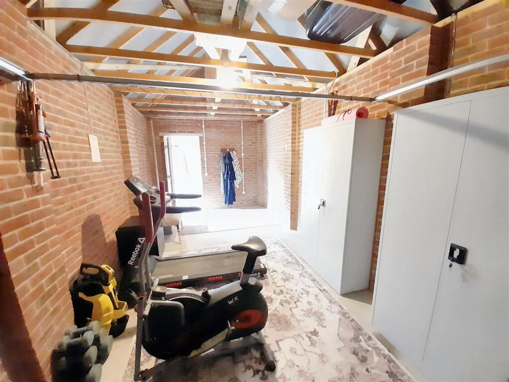 Garage gym new.jpg