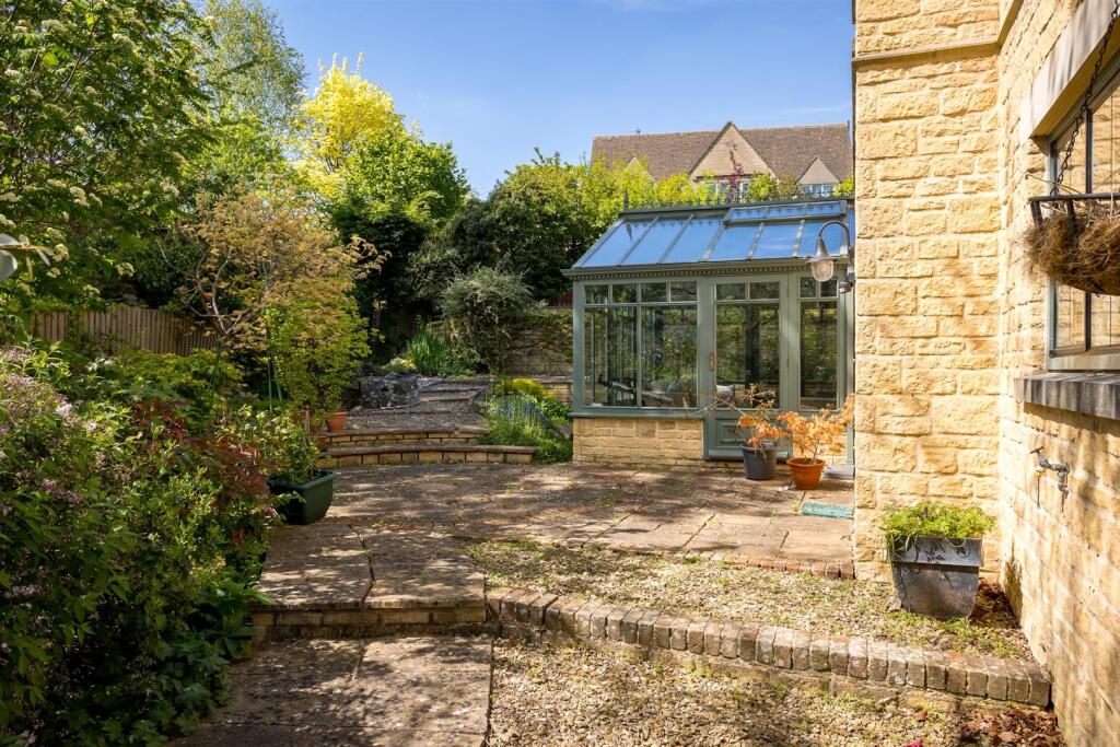 35 - Copper Beeches - GL6 6YE - Web.jpg