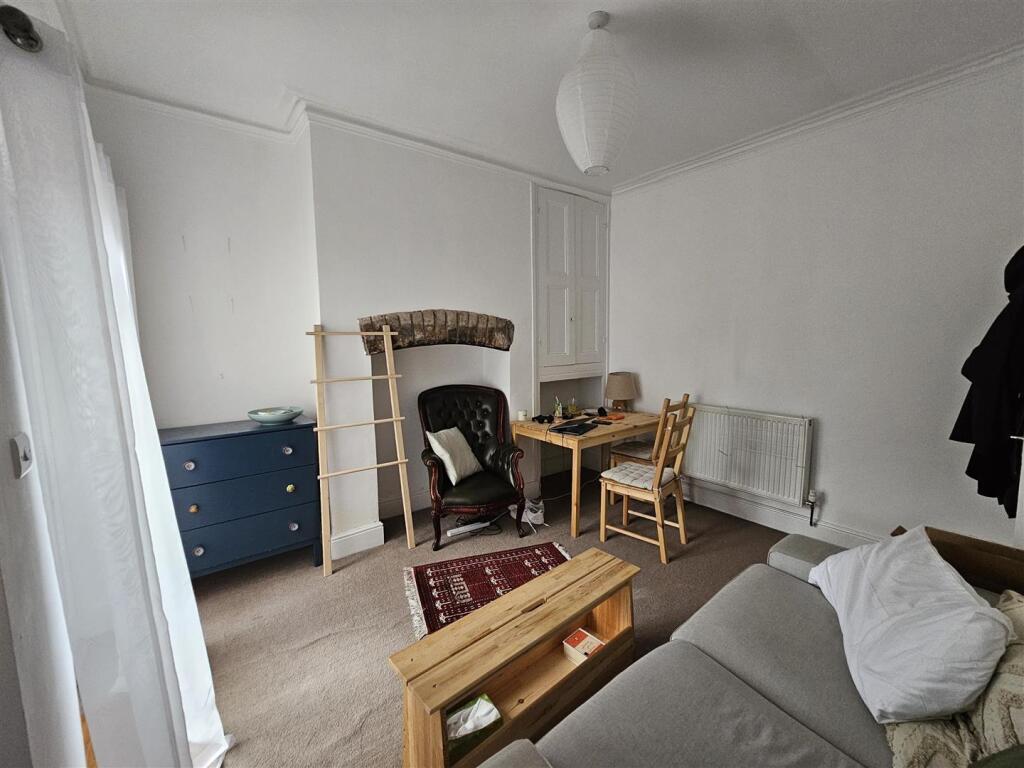 12 Russel - Dining.jpeg