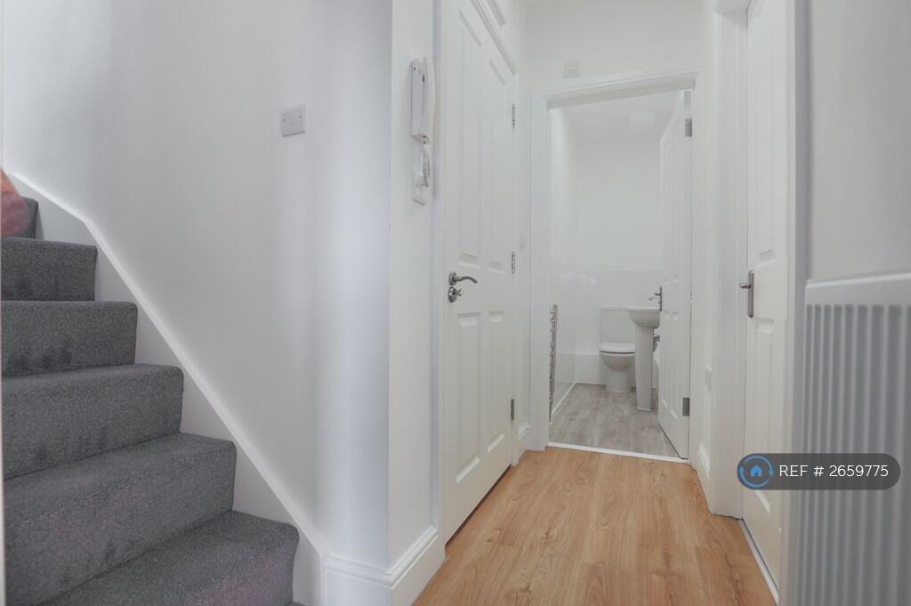 Entrance Hallway &amp; Wc