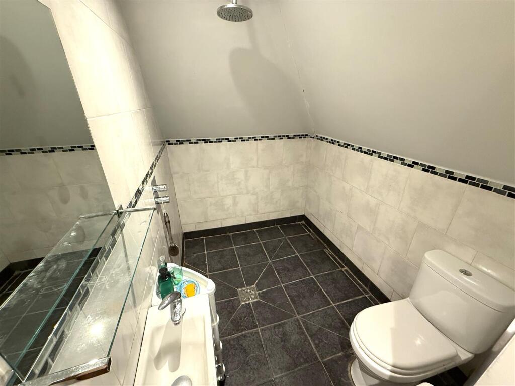 shower room 1 .jpg