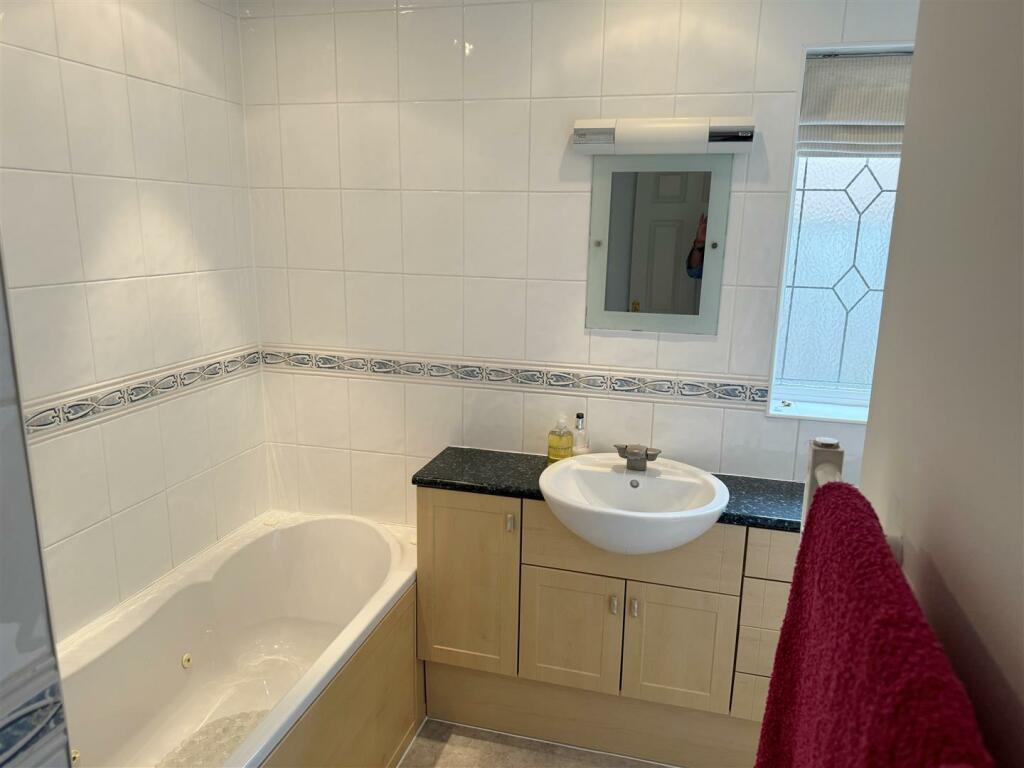 Bathroom 1.JPG