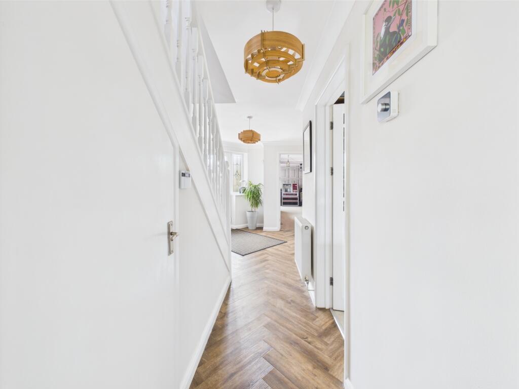 CAM04922G0-PR0028-STILL012