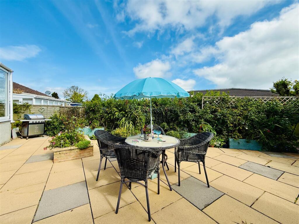 Rear Patio Seating Area.JPG