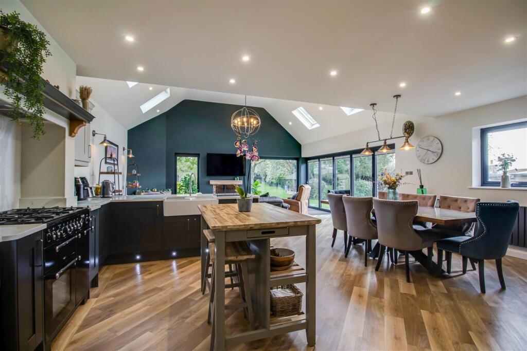 OPEN PLAN LIVING KITCHEN