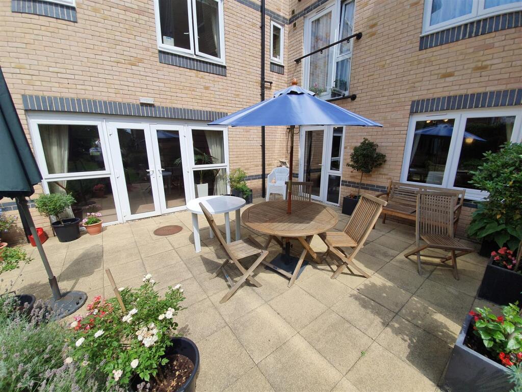 Owners Patio (2).jpg