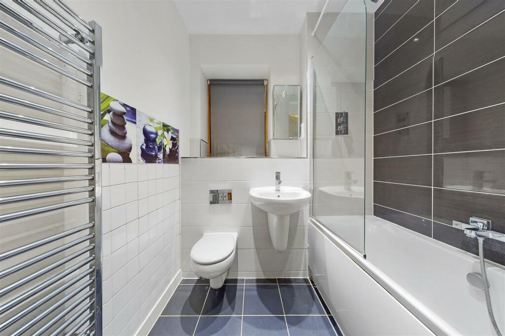 Bathroom 2.jpg