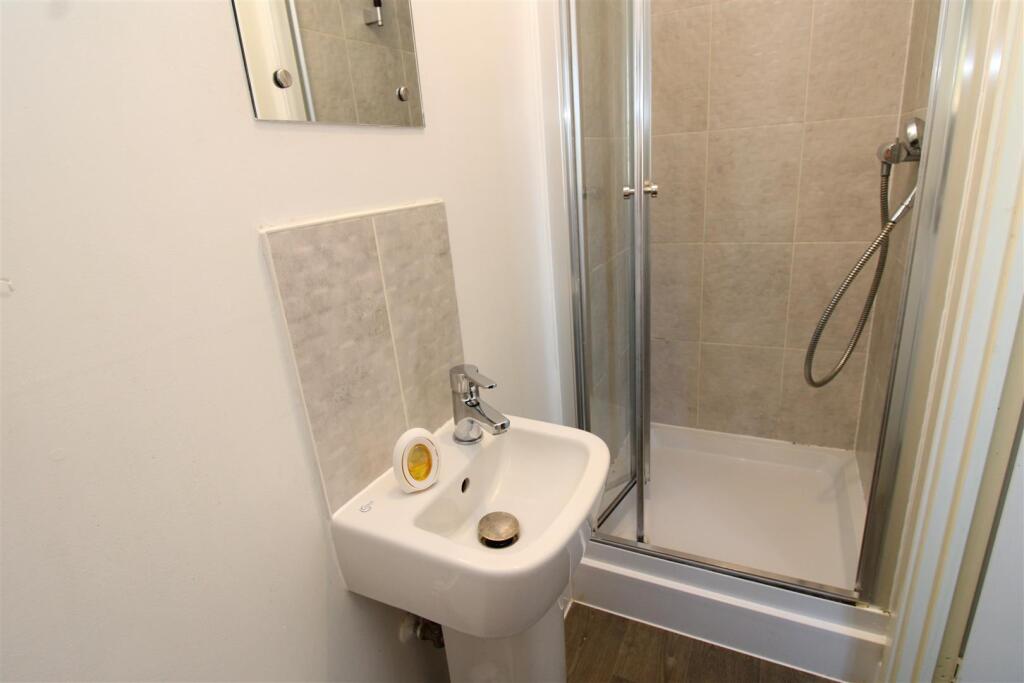 Ensuite.JPG