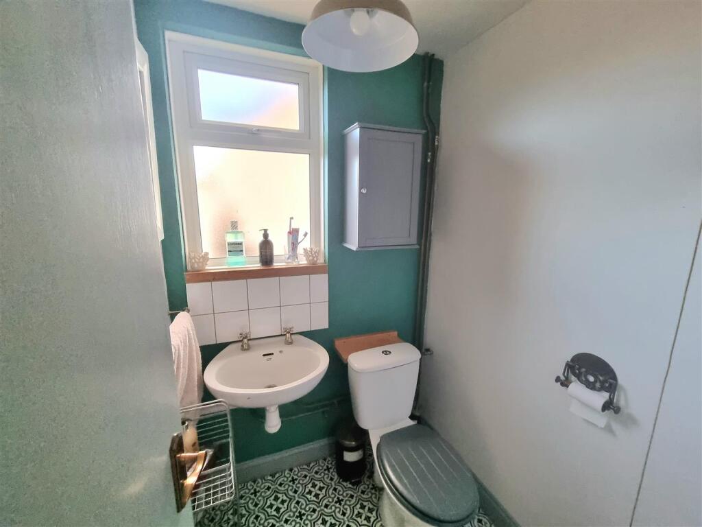 SHOWER ROOM