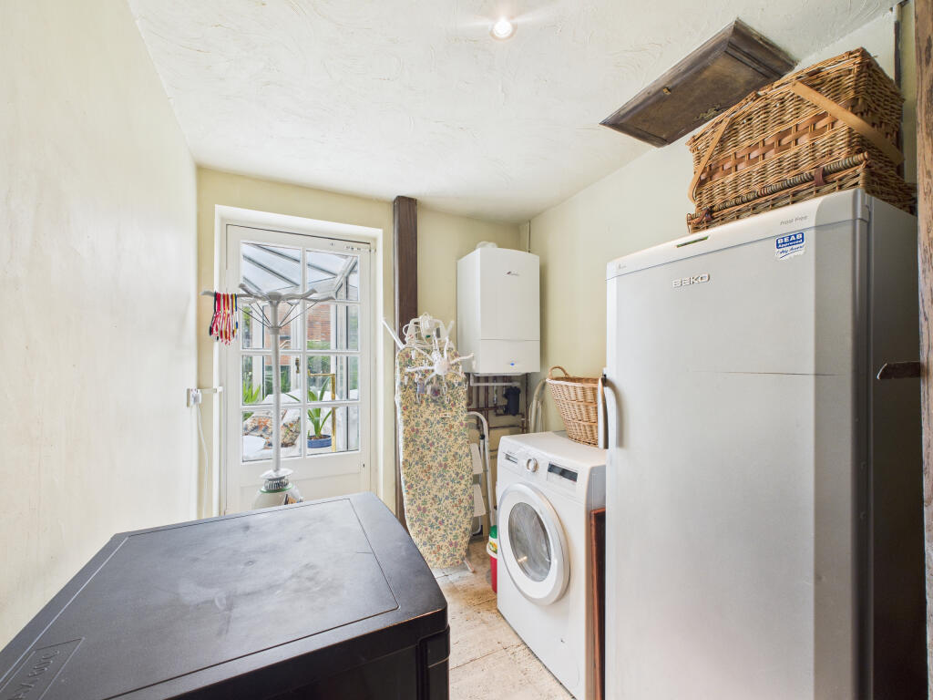 CAM02909G0-PR0488-STILL003