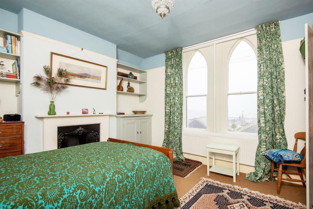 Bedroom 1.jpg