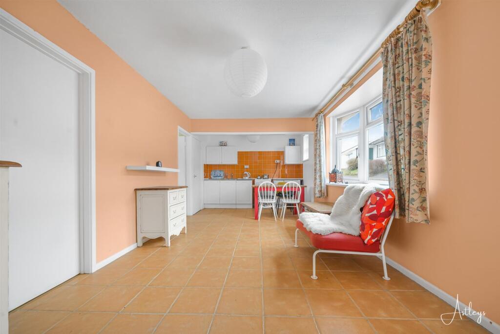 Lounge/Kitchen