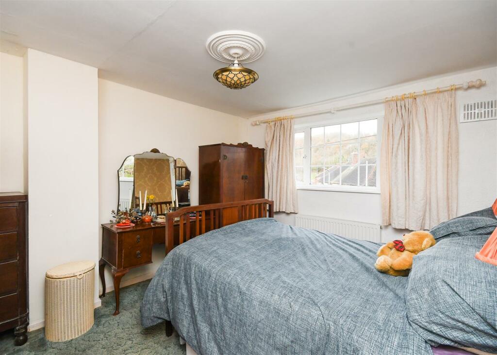 74 Meadow Lane - Double Bedroom 1.jpg