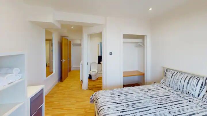 ad01966a-fecc-49b4-8375-acabb409c3fe