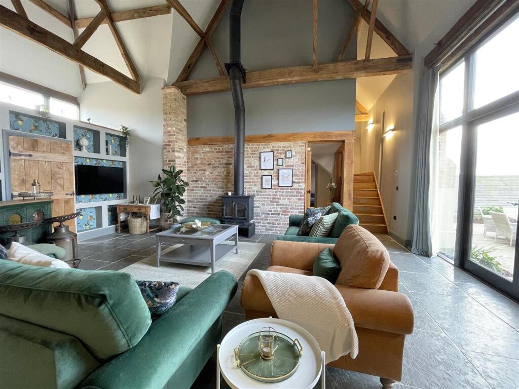 Living room 3.jpg