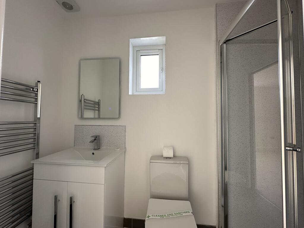 Shower room en suite
