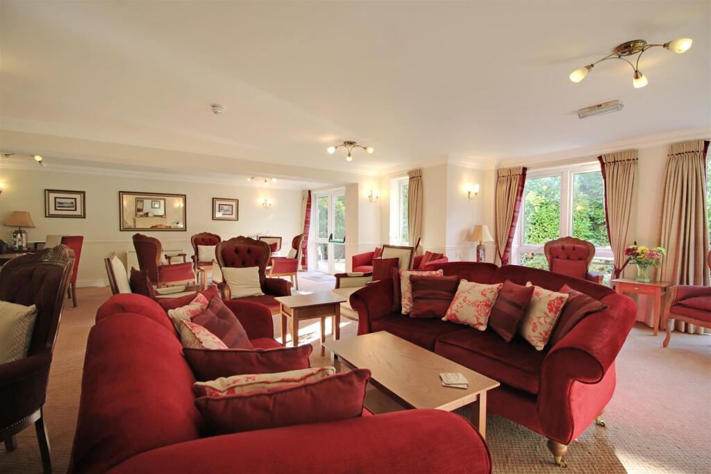 Owners Lounge 1.jpg