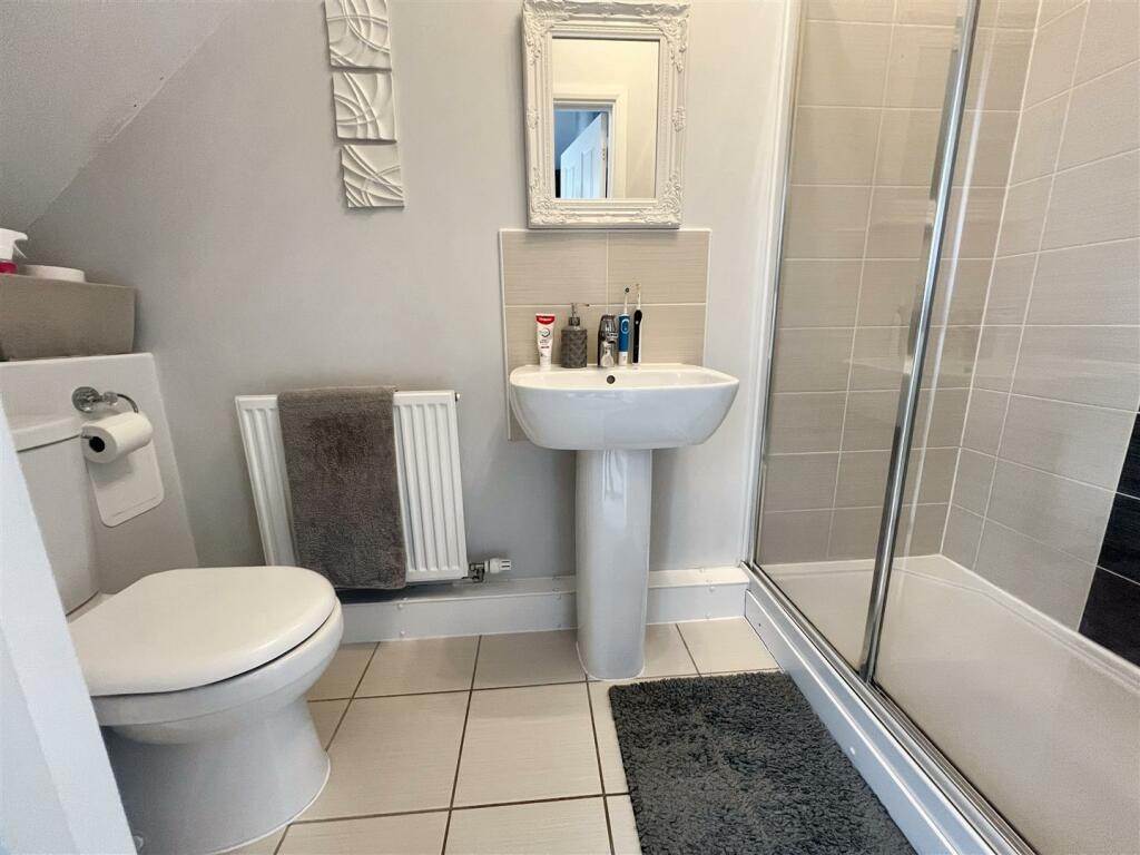 En-suite Shower