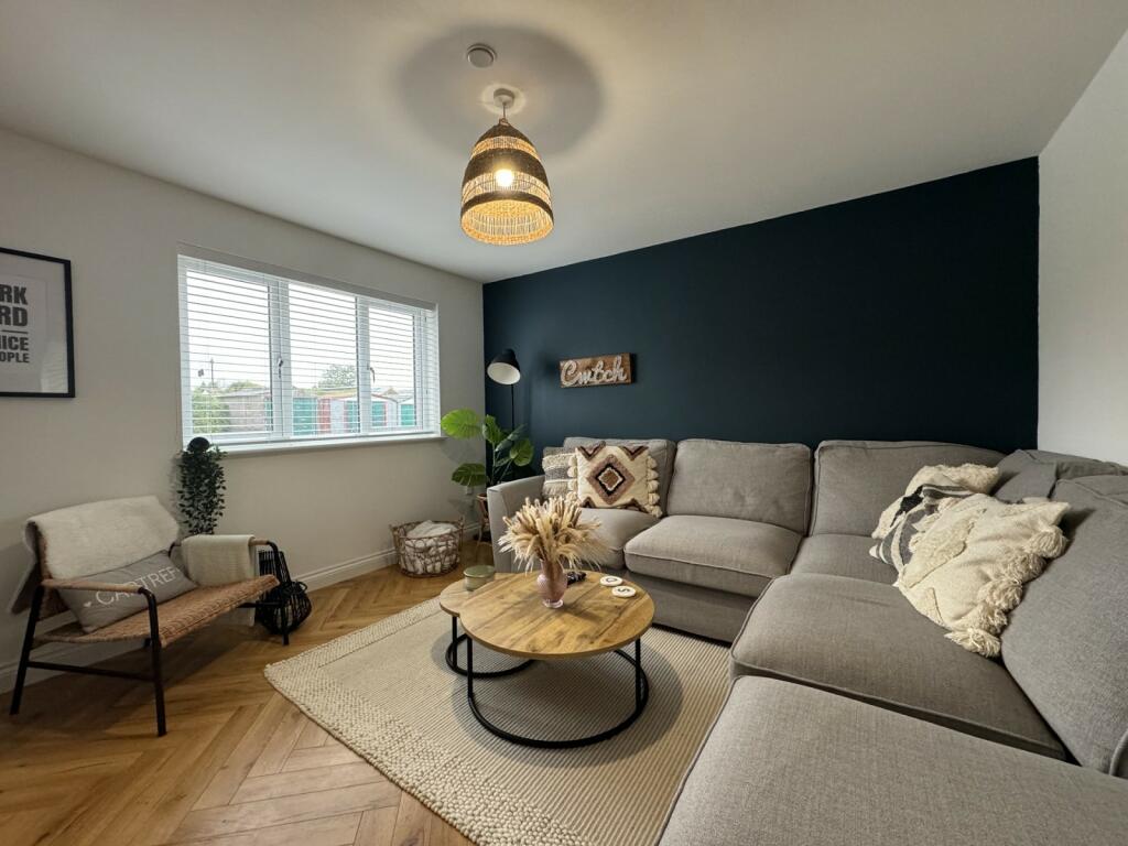Lounge / Kitchen