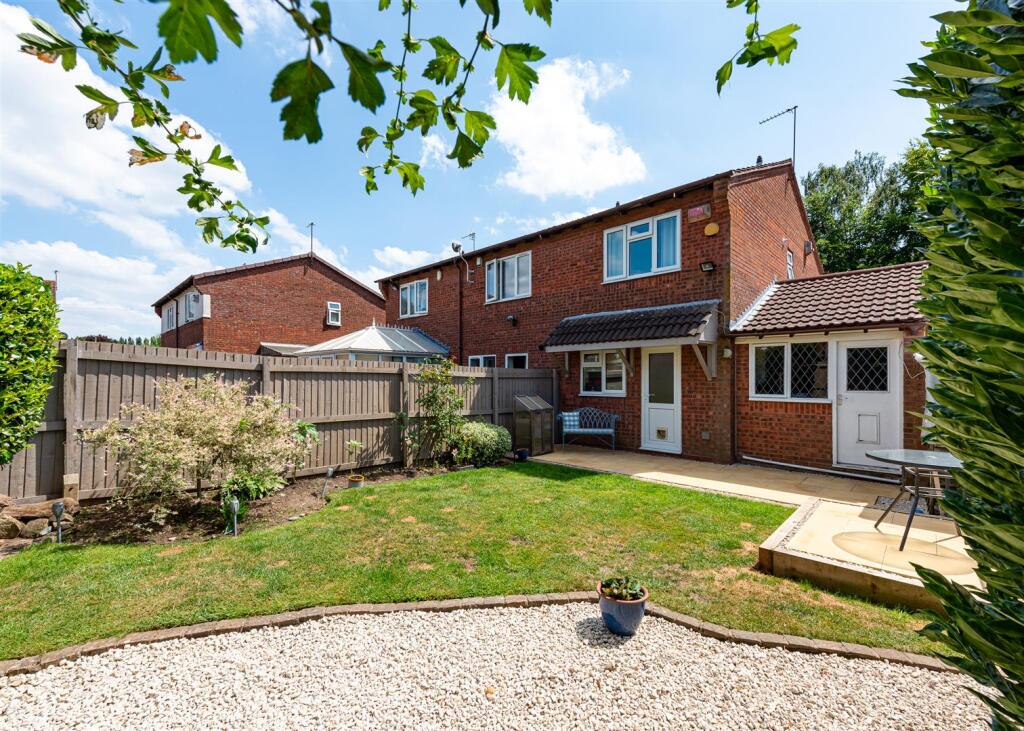 34 Tyning Close-garden3.jpg