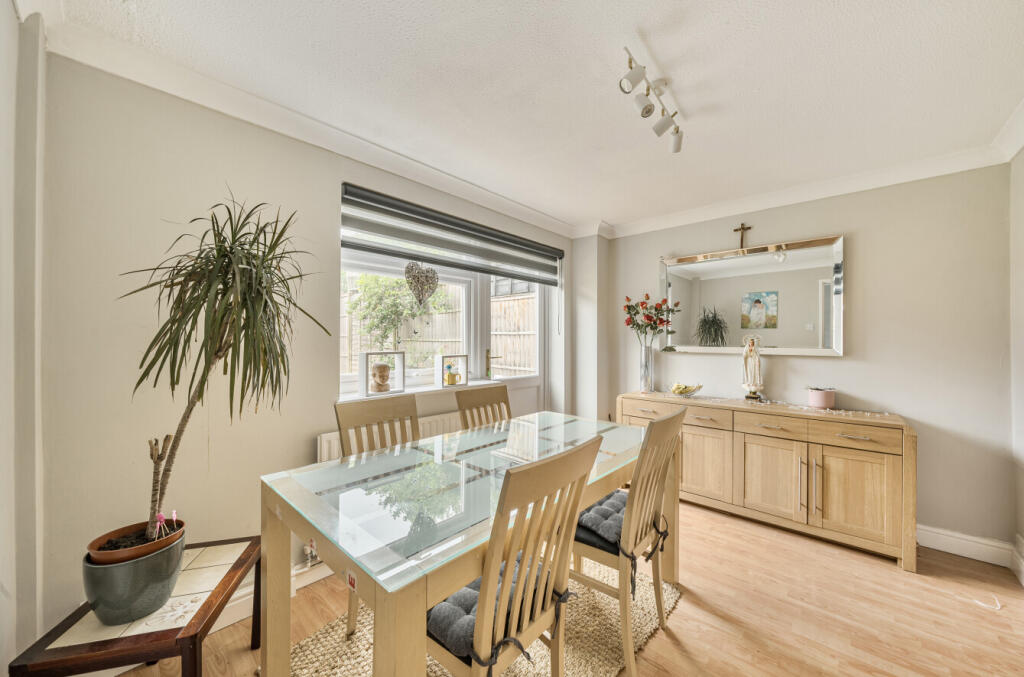 1305046-6-68496f5...