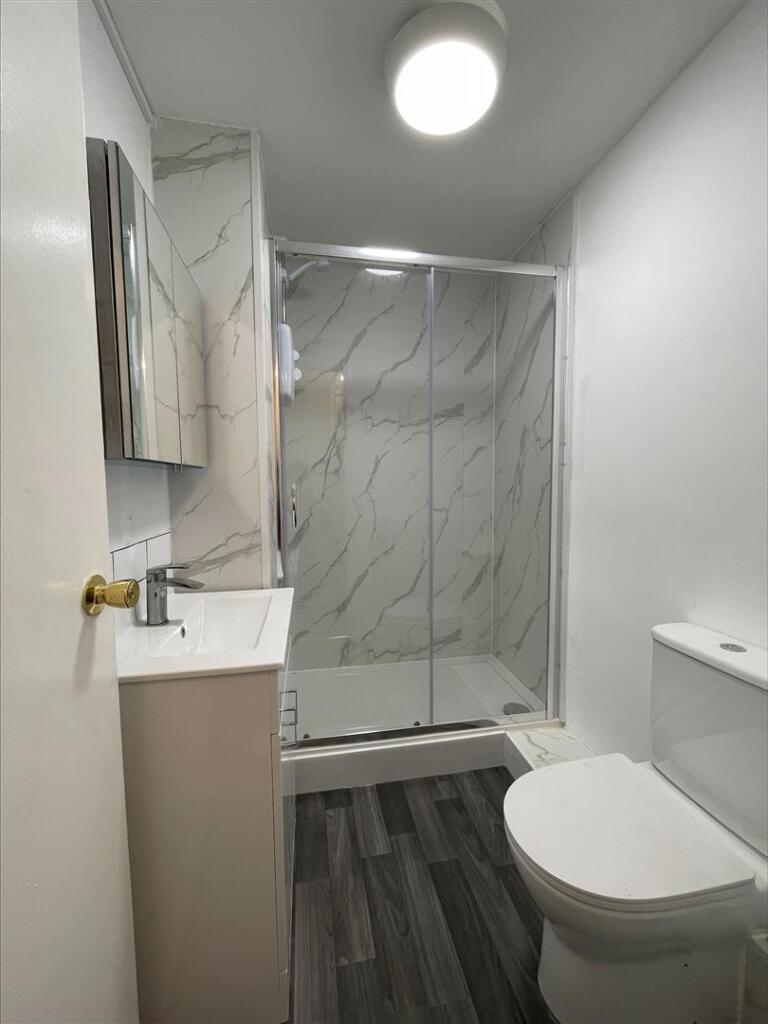 Flat 8 StMC Bathroom 1.jpeg