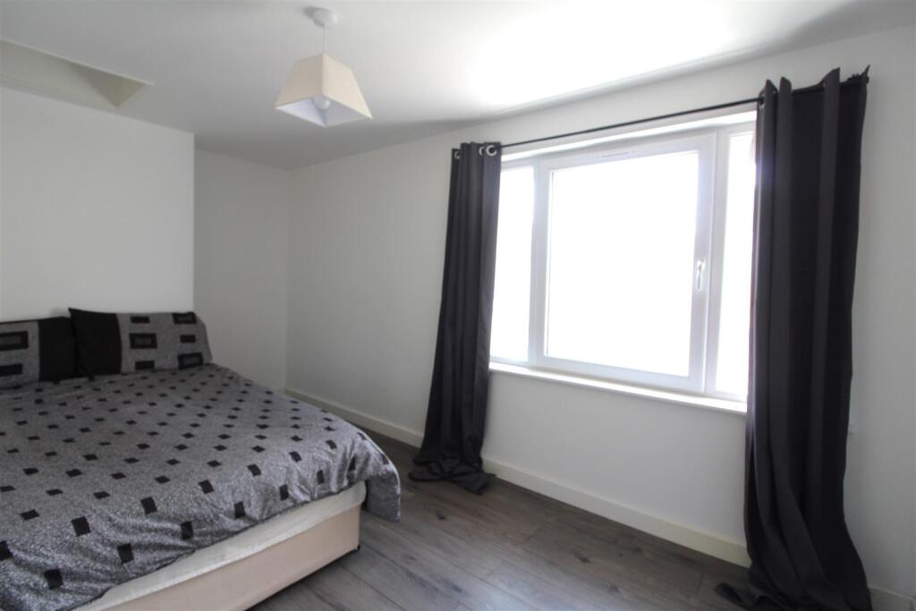 flat 3 26b bed photo2.JPG