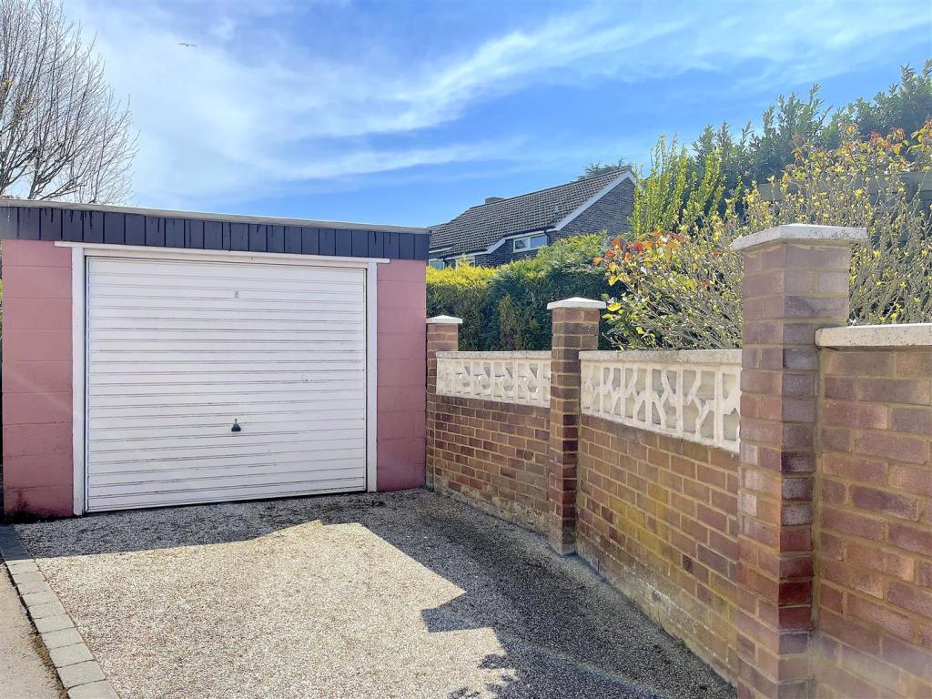 Driveway:Garage.jpeg