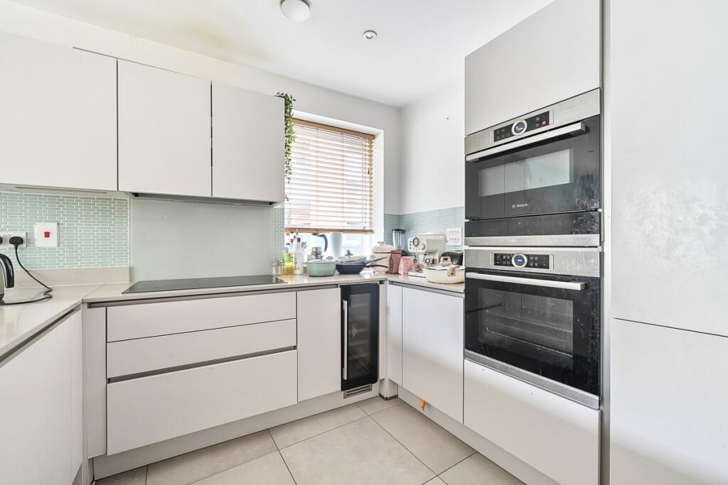 1327246-26-687636...