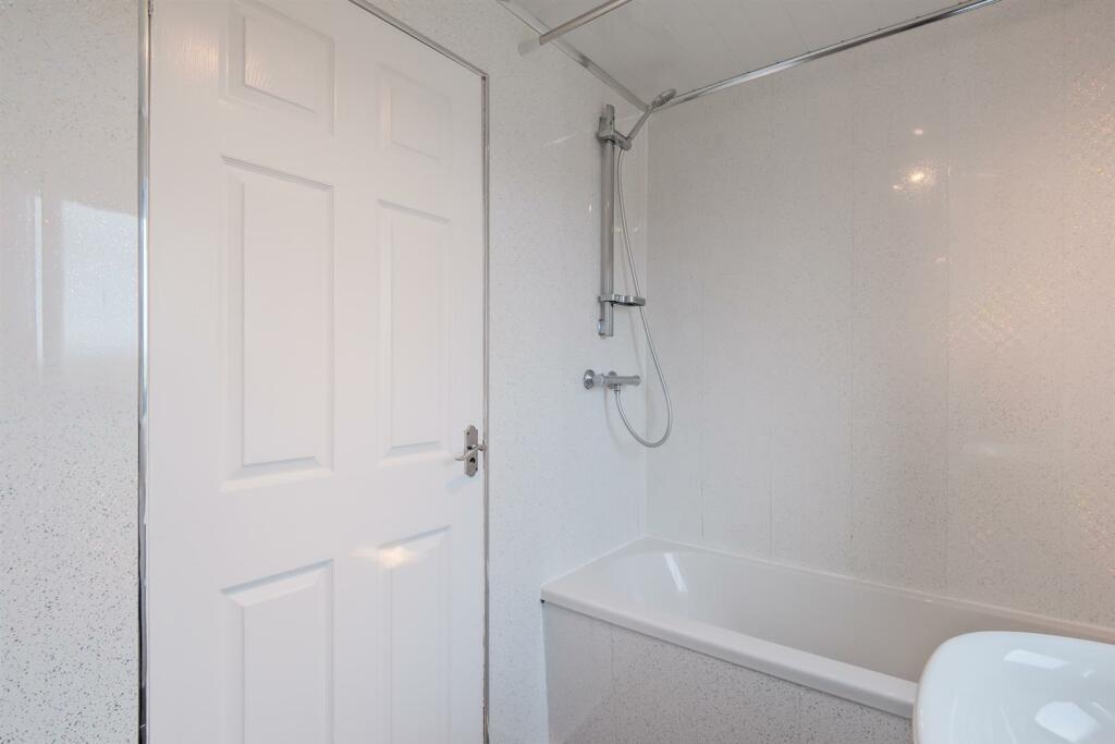 017-16 Hemmingen Court Carluke, ML8 5LX.jpg