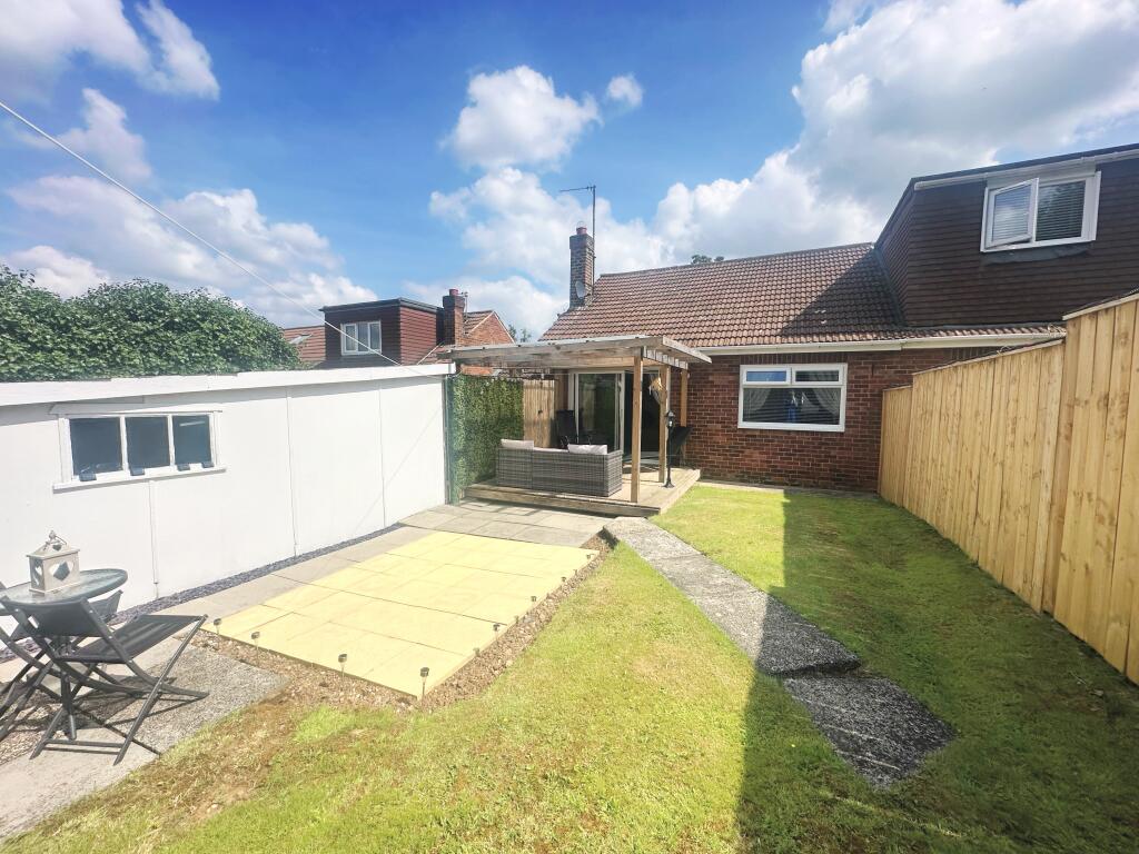 CAFB01AB-D6FF-42FF-BA4D-C9D44A842E09