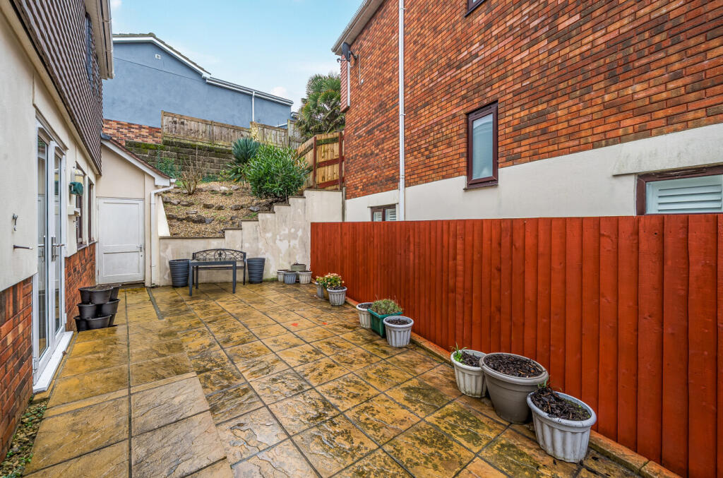 1392923-1-6942ab8...