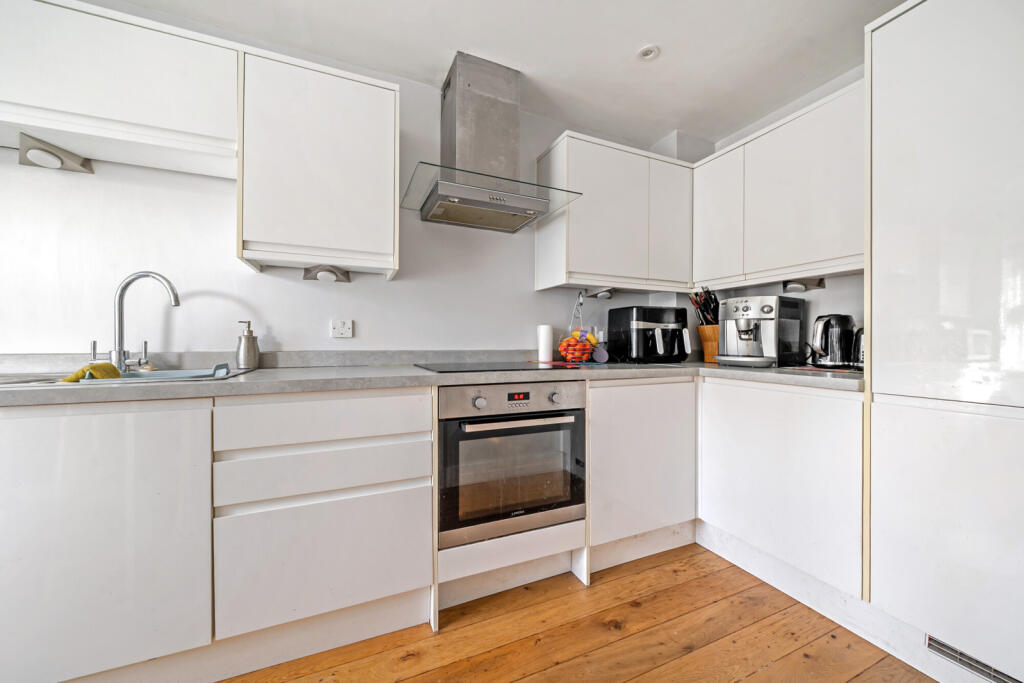 1369530-3-68f9e96...