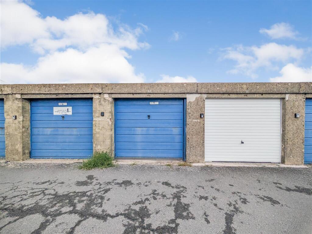 Garages 14, 15, 16 Collingwood Road Dartmouth, Dev