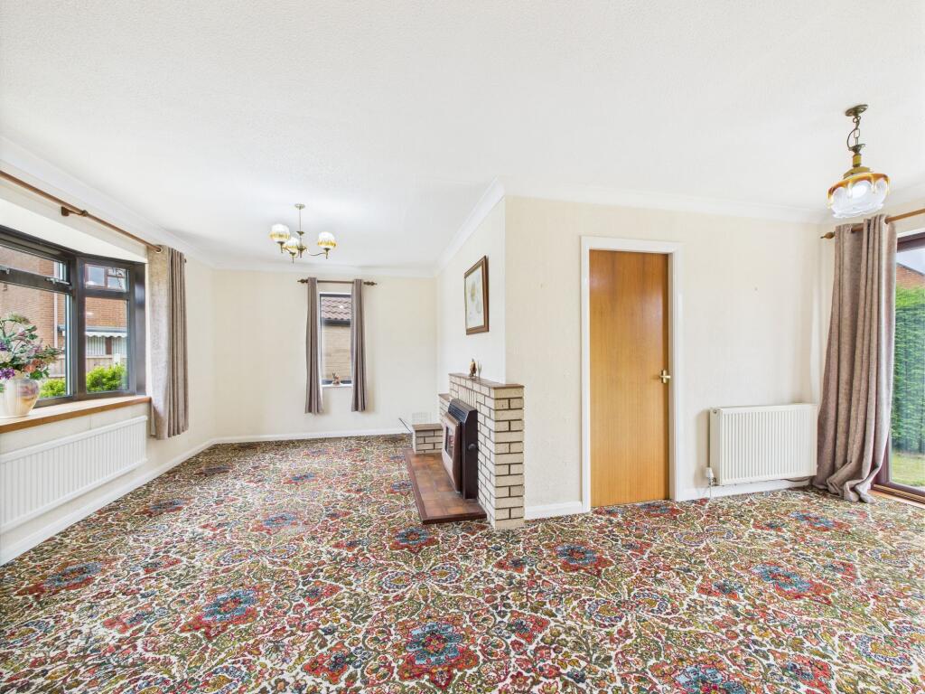 Lounge/Dining Room