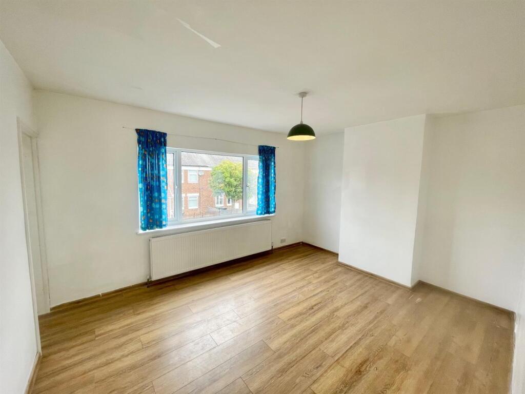 Bedroom 1.jpg