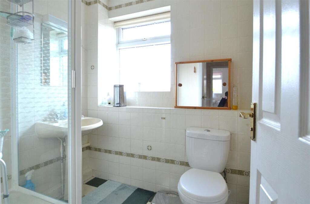 Ensuite.JPG