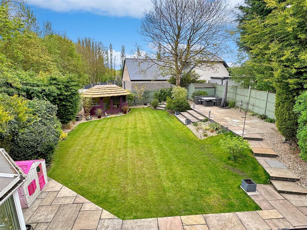 Wonderful Rear Garden 692