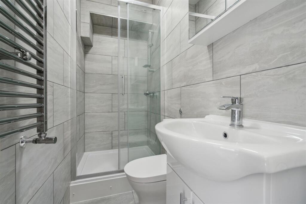 240b Merton Road, Wimbledon bathroom.jpg