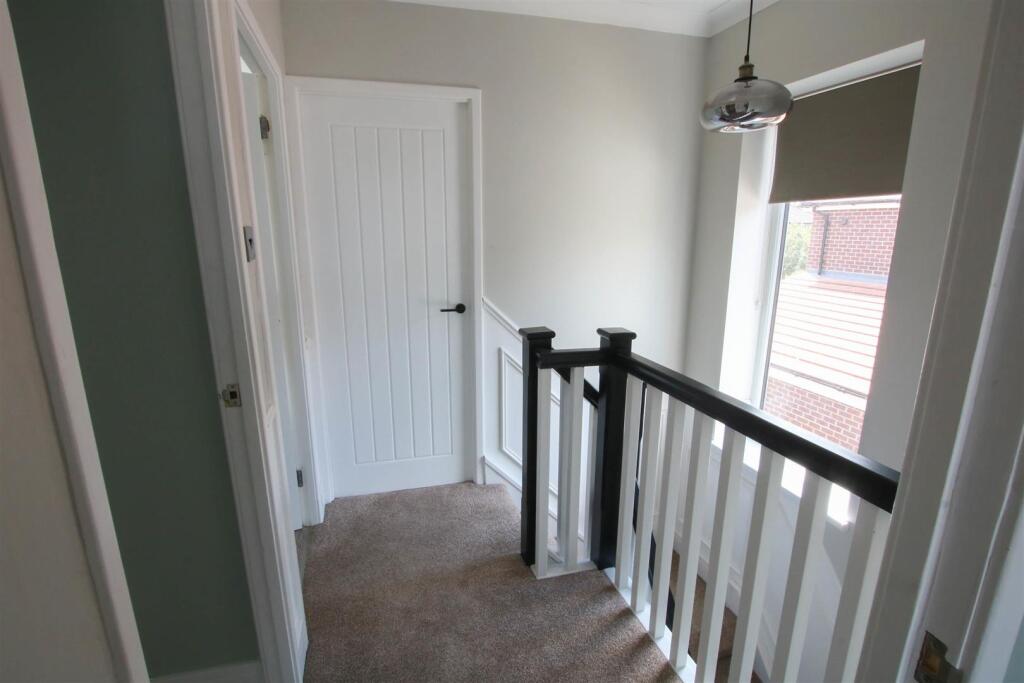 FIRST FLOOR LANDING